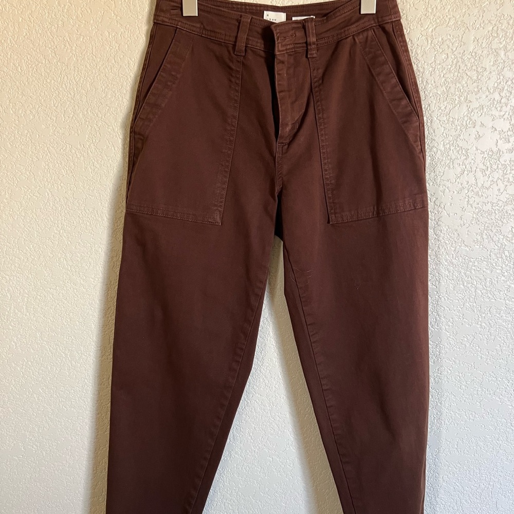 LIKE NEW a new day size 4 brown cargo type pants. Skinny at the ankle.